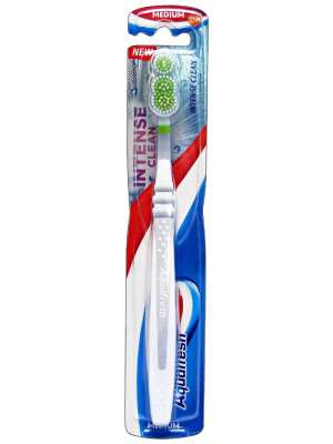 aquafresh-spazzolino-intense-clean-medio